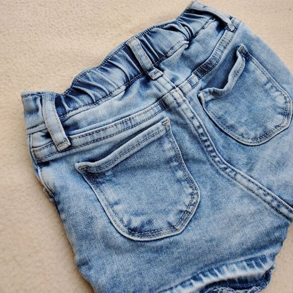 GAP Shortie distressed light wash denim jean shorts Size 4 - Picture 7 of 9